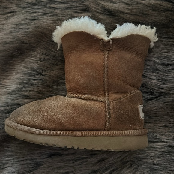 UGG Chestnut Boots Bailey Buttons Girls 9 - Picture 3 of 7